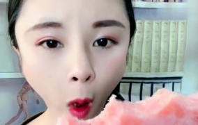 纹身女的网红吃瓜,揭秘娱乐圈幕后真相
